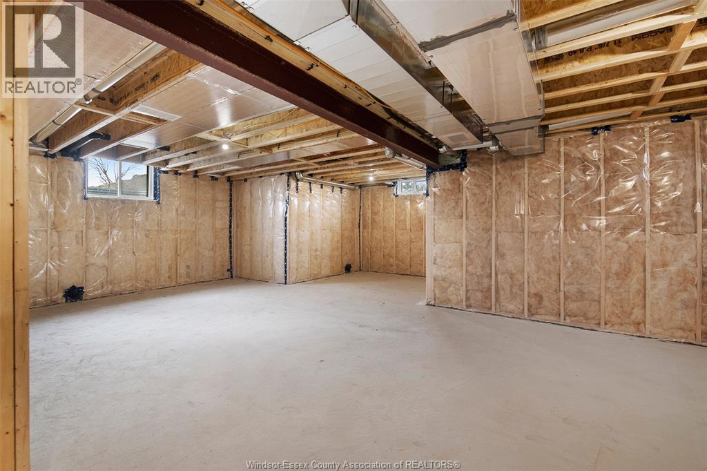 2584 Mayfair, Lasalle, Ontario N9J 2M6 - Photo 37 - 26000410