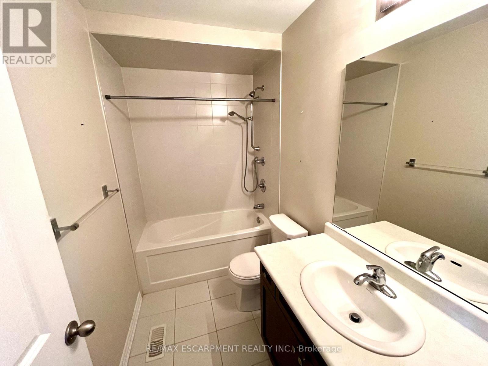 7 Pinot Crescent, Hamilton, Ontario  L8E 5L1 - Photo 22 - X12671286