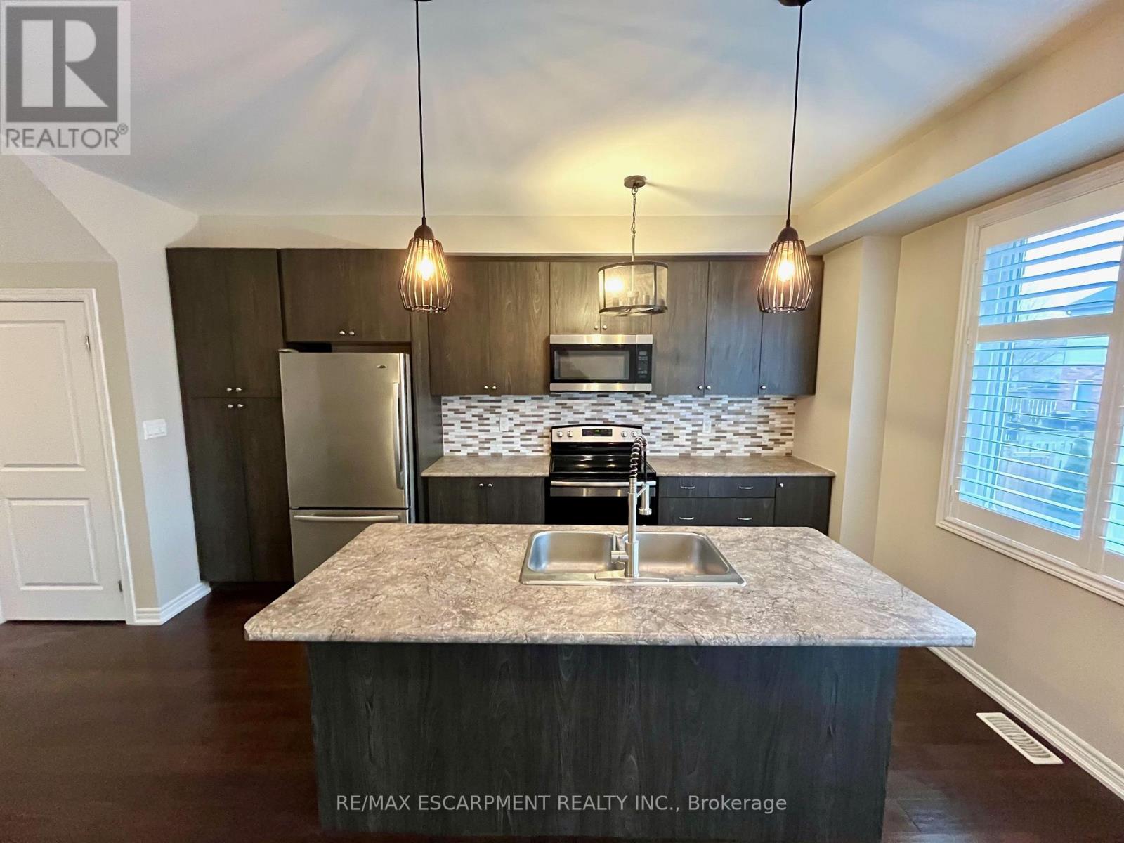 7 Pinot Crescent, Hamilton, Ontario  L8E 5L1 - Photo 5 - X12671286