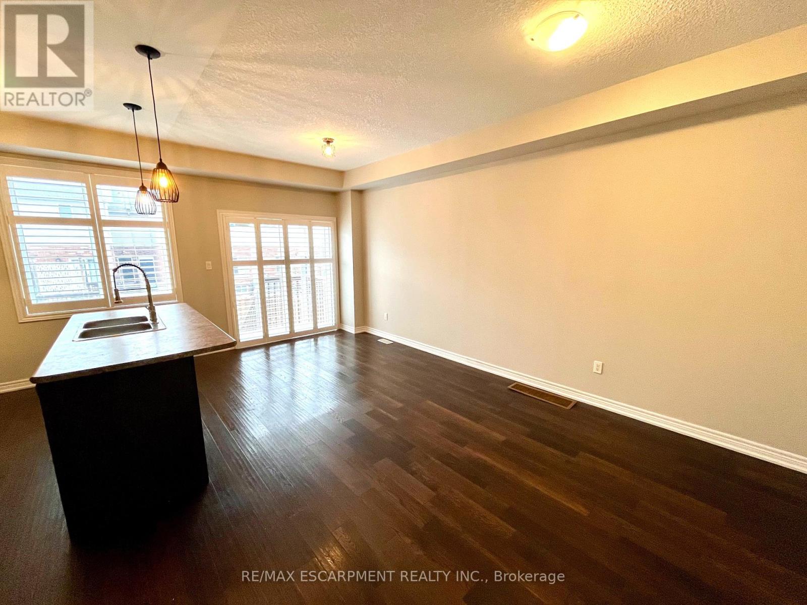 7 Pinot Crescent, Hamilton, Ontario  L8E 5L1 - Photo 7 - X12671286