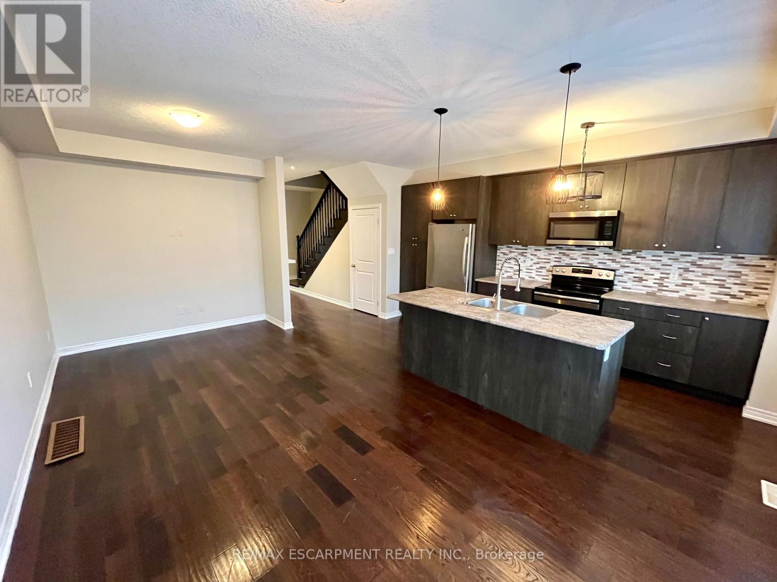 7 Pinot Crescent, Hamilton, Ontario  L8E 5L1 - Photo 8 - X12671286