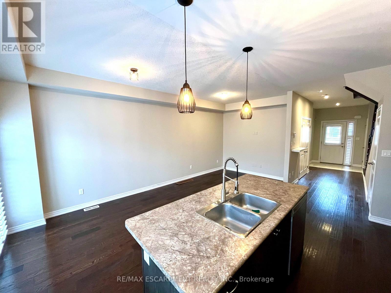 7 Pinot Crescent, Hamilton, Ontario  L8E 5L1 - Photo 9 - X12671286