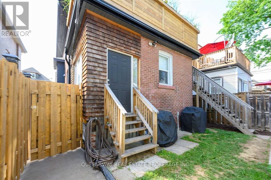 Upper - 17 Fairholt Street S, Hamilton, Ontario  L8M 2T2 - Photo 22 - X12671414