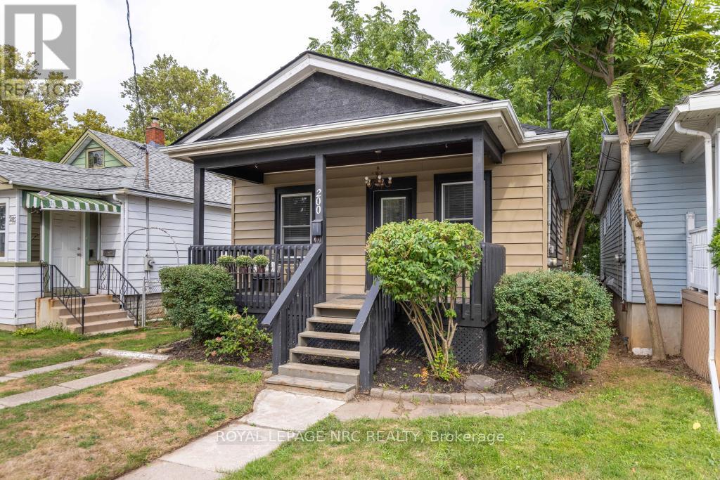 200 Geneva Street, St. Catharines, Ontario  L2R 4P6 - Photo 2 - X12671420