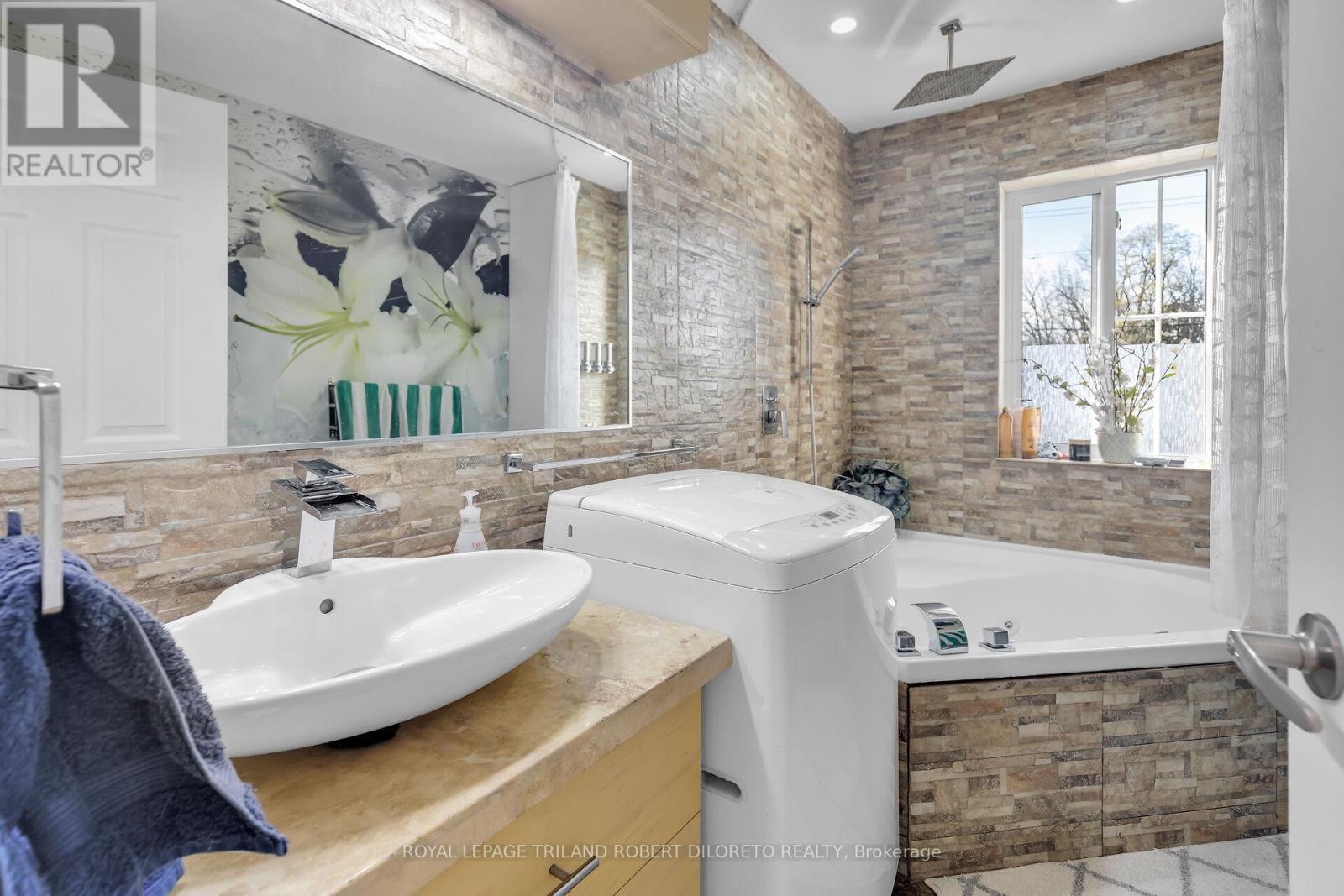 8 Bruce Street, London South (South F), Ontario  N6C 1G4 - Photo 11 - X12671530