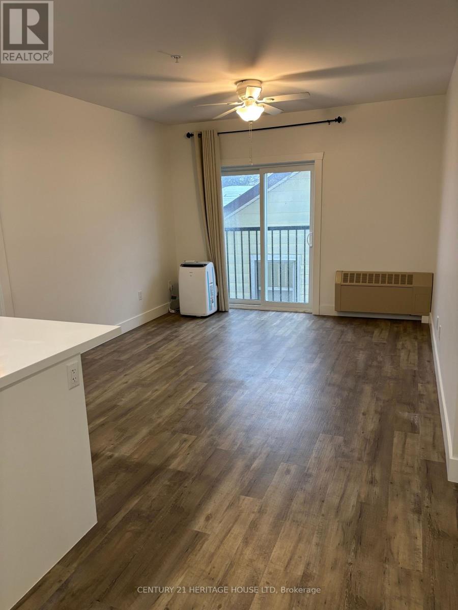 302 - 69 Curtis Street, St. Thomas, Ontario  N5P 1H9 - Photo 2 - X12671542