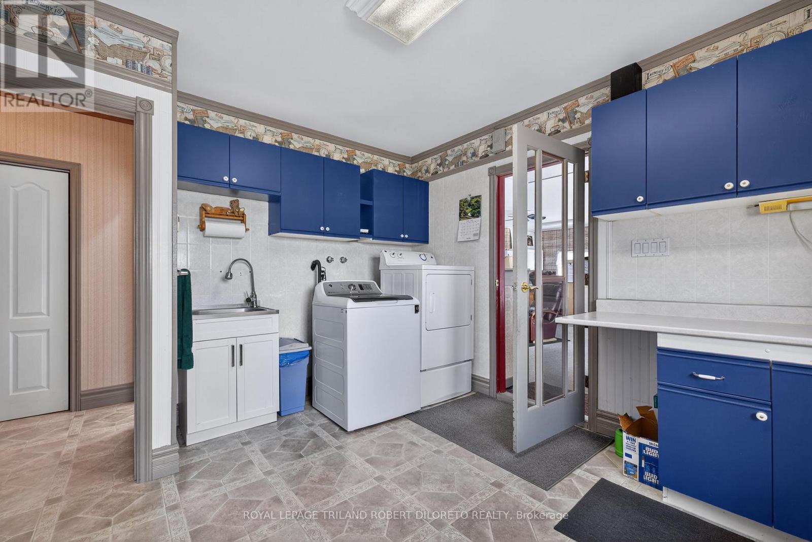 6186 Egremont Drive, Middlesex Centre, Ontario  N0L 1R0 - Photo 25 - X12671586