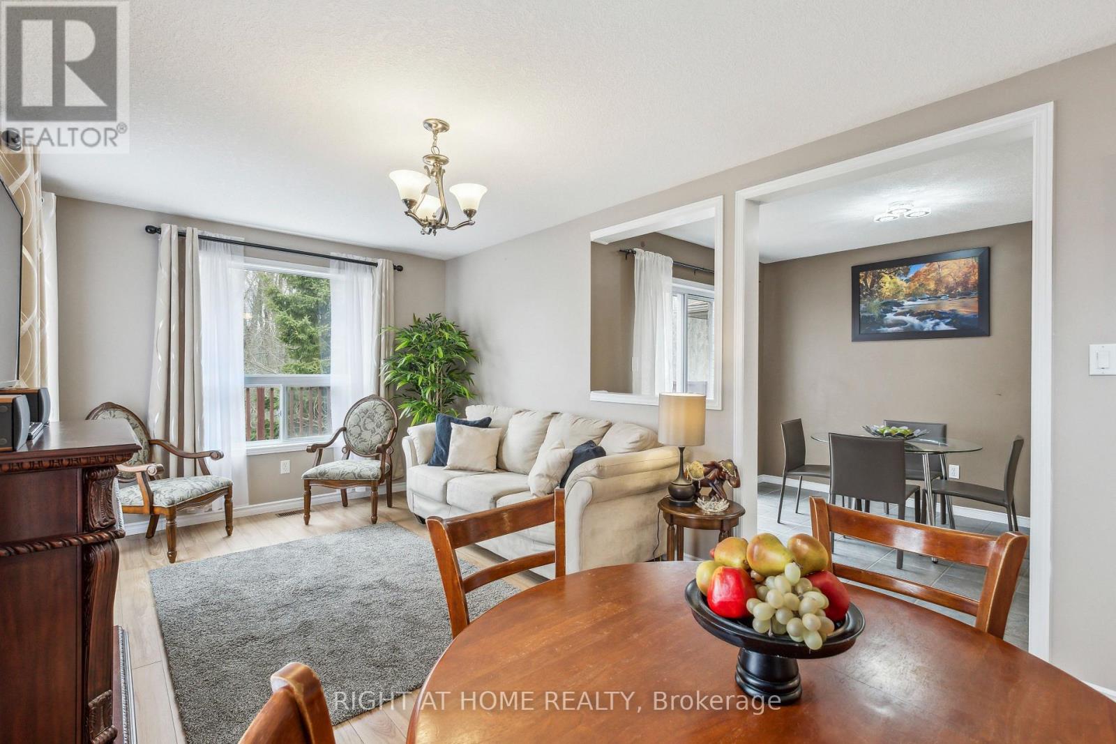 40 Chillico Drive, Guelph, Ontario  N1K 1Y8 - Photo 3 - X12670754