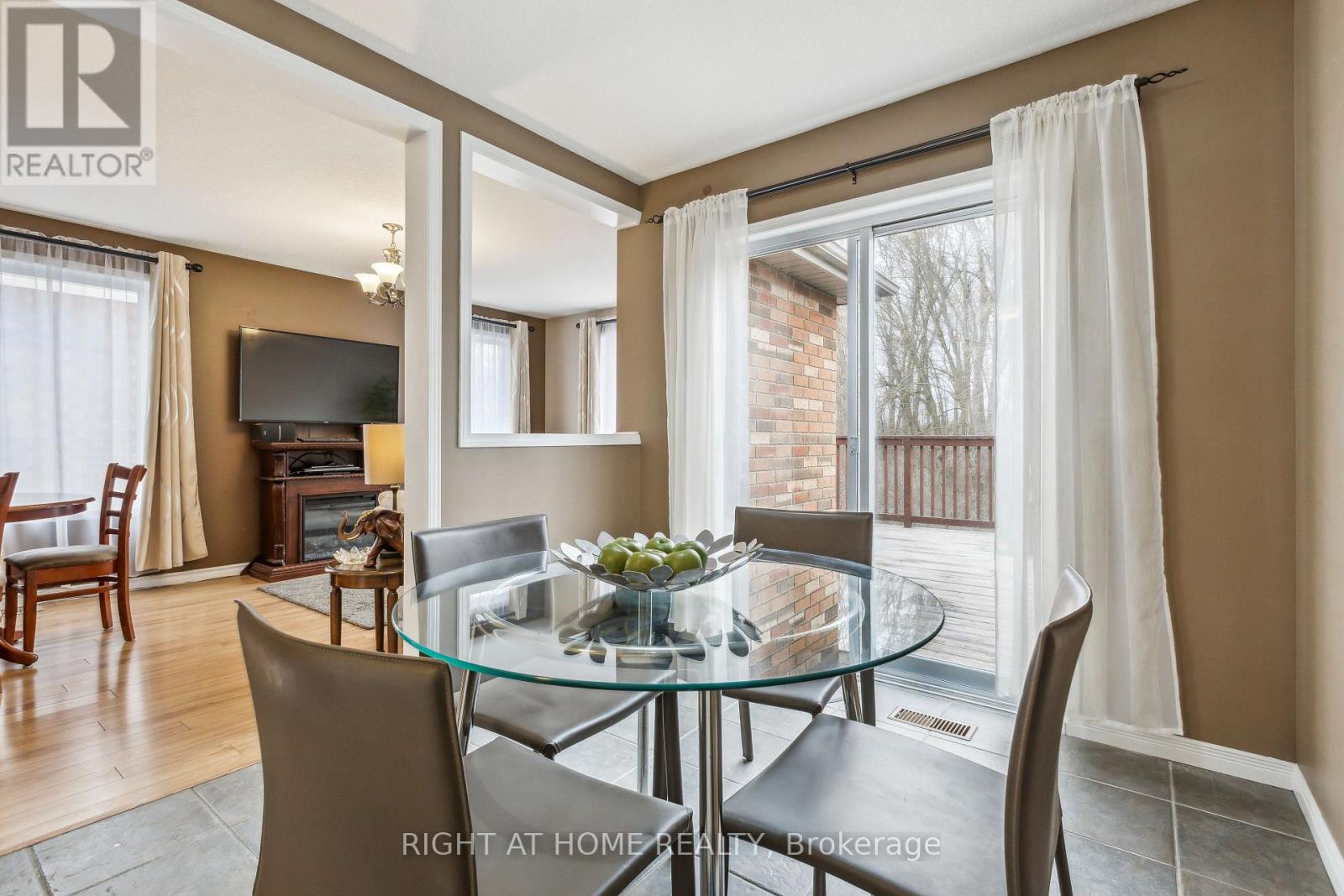 40 Chillico Drive, Guelph, Ontario  N1K 1Y8 - Photo 4 - X12670754