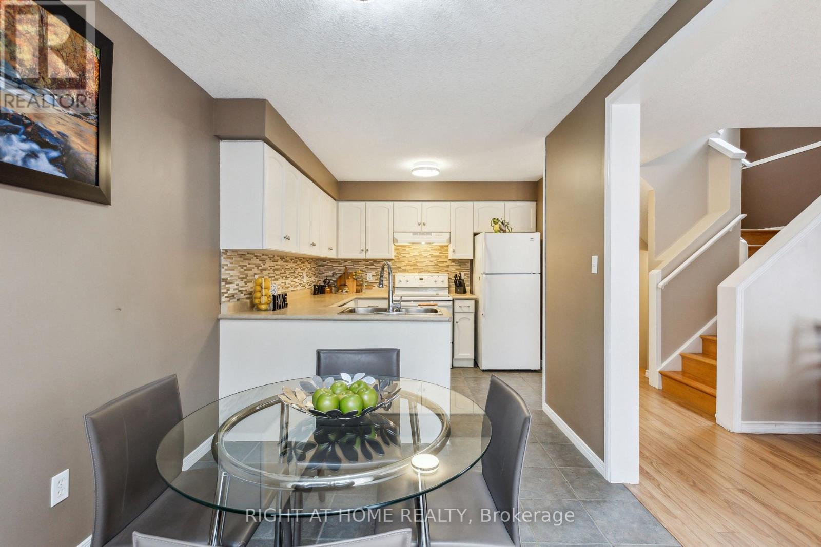 40 Chillico Drive, Guelph, Ontario  N1K 1Y8 - Photo 9 - X12670754