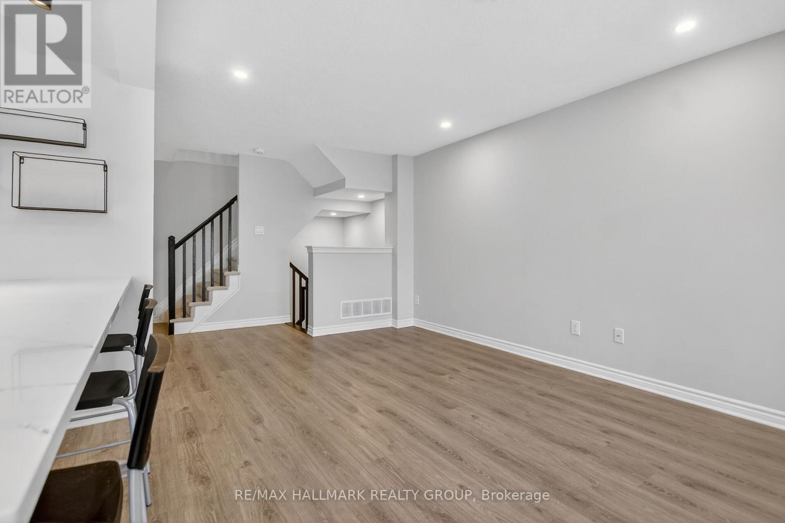 232 Clintonia Street, Ottawa, Ontario  K2V 0K6 - Photo 8 - X12671458