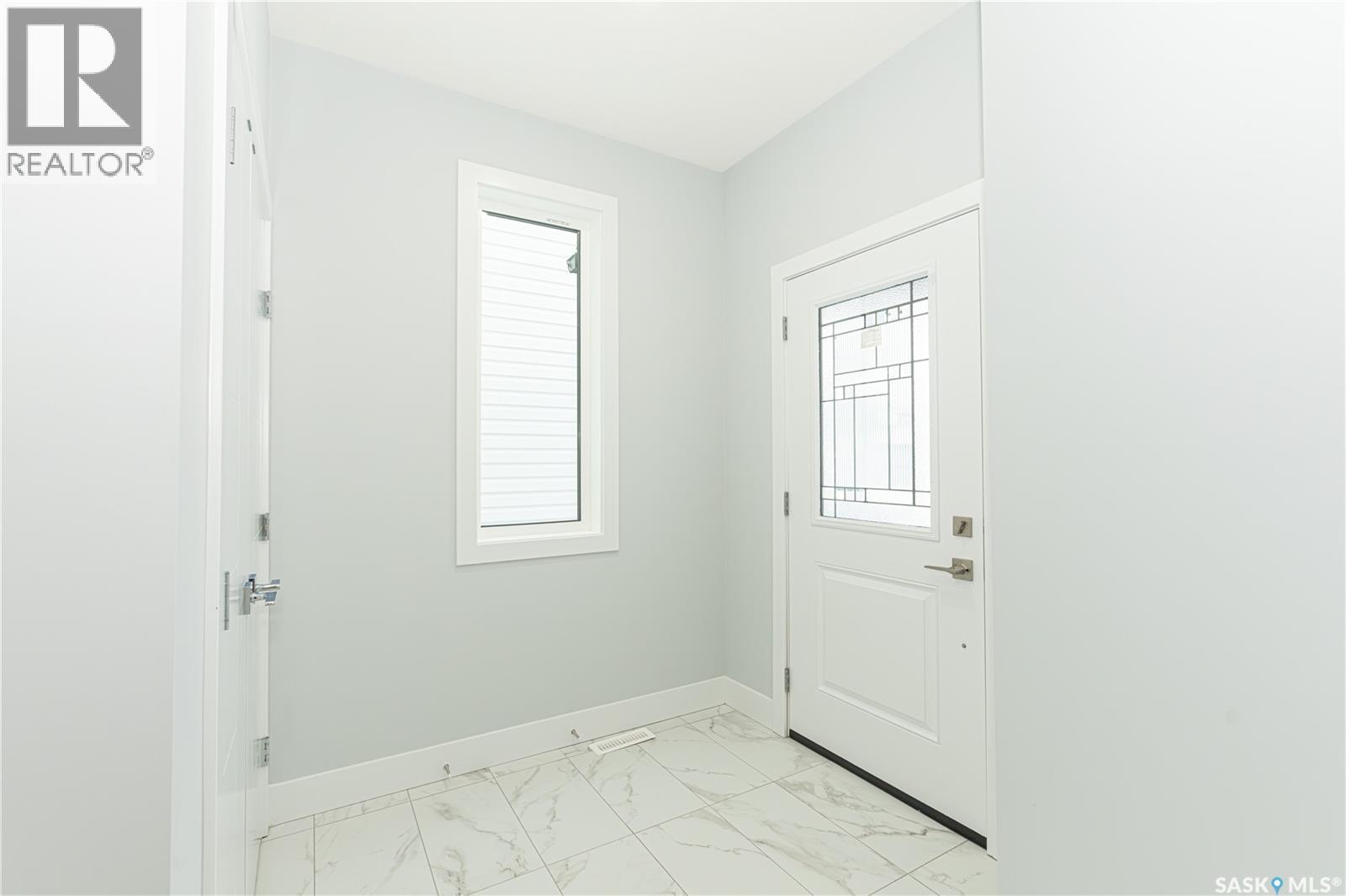 521 Sharma Crescent, Saskatoon, Saskatchewan  S7W 0Z5 - Photo 3 - SK025770