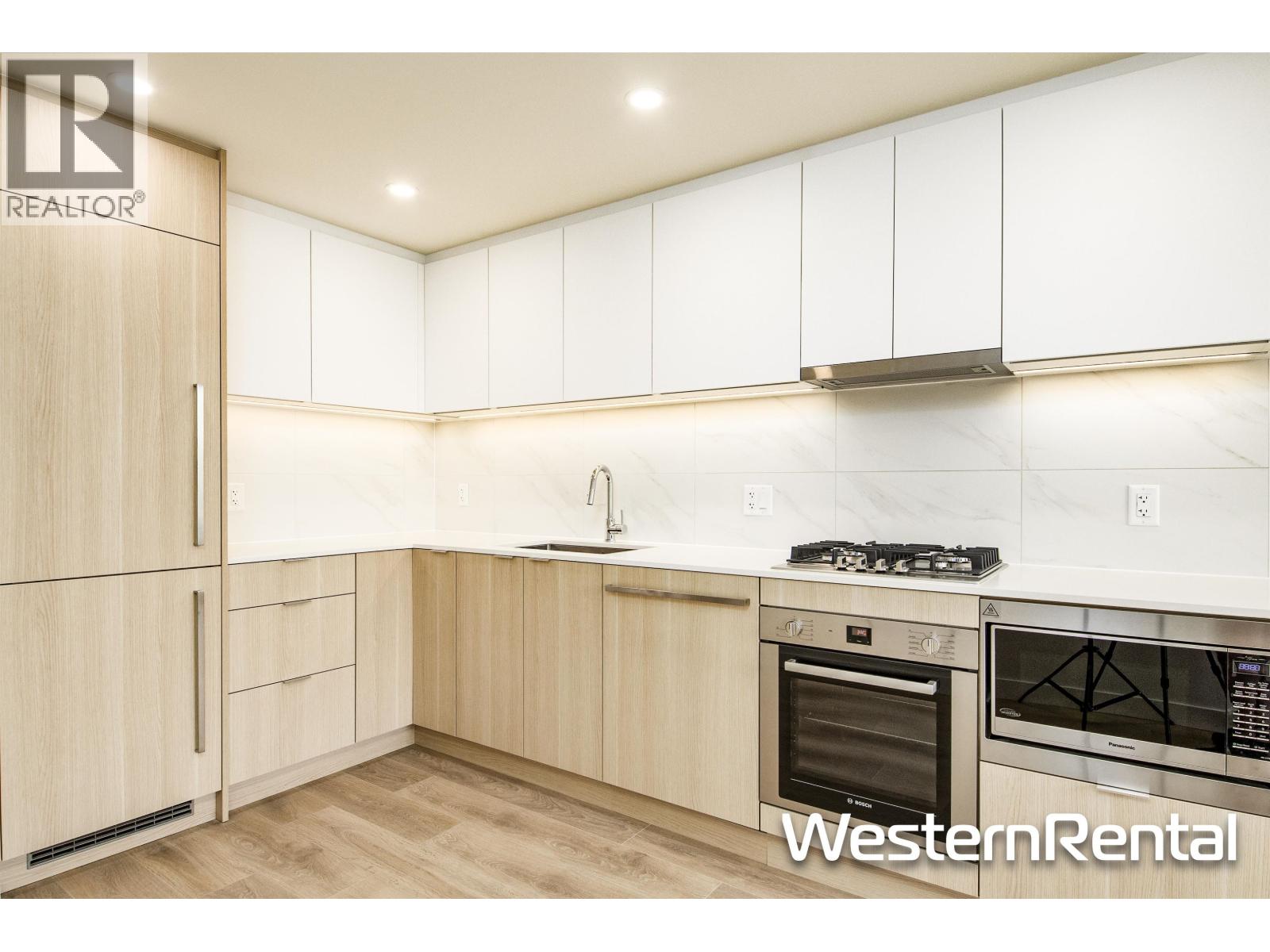 318 Alderson Avenue, Coquitlam, British Columbia  V3K 0J1 - Photo 1 - R3076878