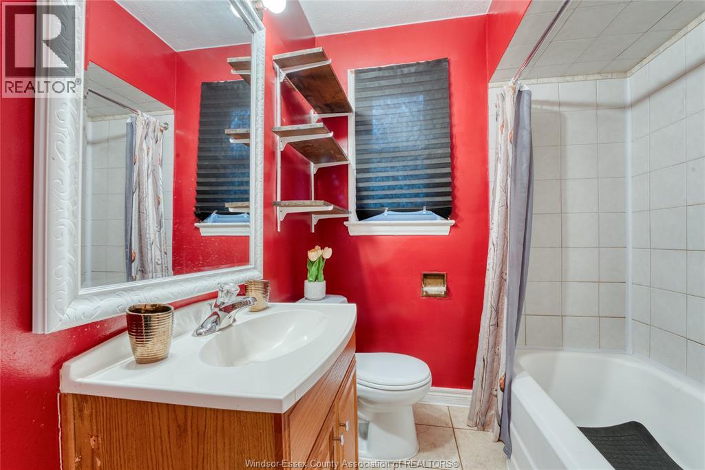 3311 Longfellow, Windsor, Ontario  N9E 2L7 - Photo 16 - 26000450