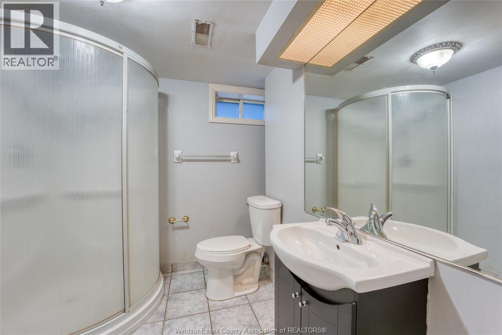 3311 Longfellow, Windsor, Ontario  N9E 2L7 - Photo 20 - 26000450