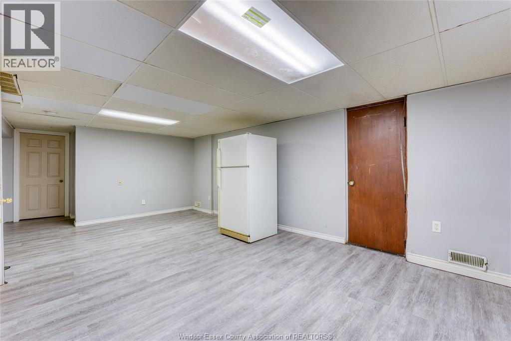 3311 Longfellow, Windsor, Ontario  N9E 2L7 - Photo 24 - 26000450