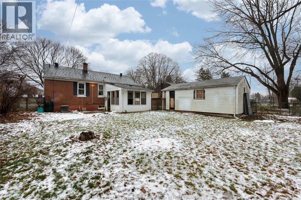 3311 Longfellow, Windsor, Ontario  N9E 2L7 - Photo 30 - 26000450