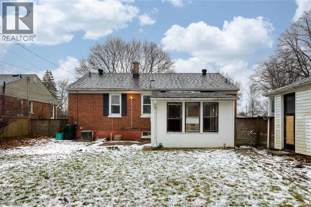 3311 Longfellow, Windsor, Ontario  N9E 2L7 - Photo 31 - 26000450