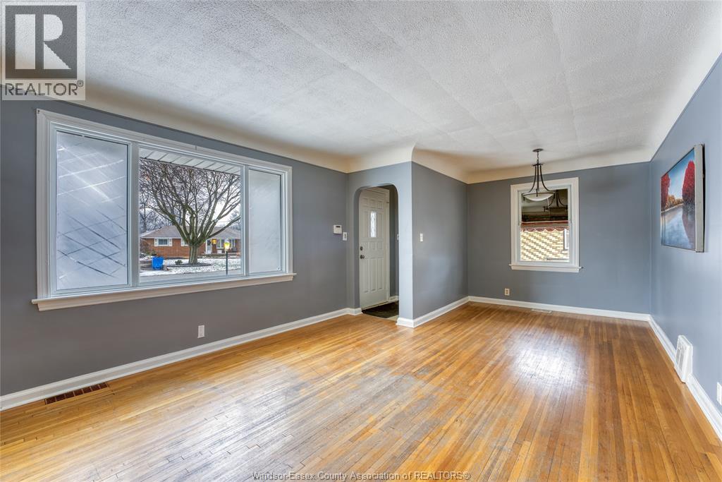 3311 Longfellow, Windsor, Ontario  N9E 2L7 - Photo 5 - 26000450