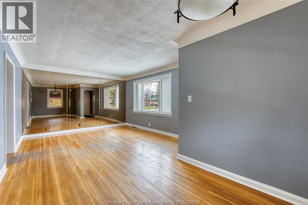 3311 Longfellow, Windsor, Ontario  N9E 2L7 - Photo 6 - 26000450