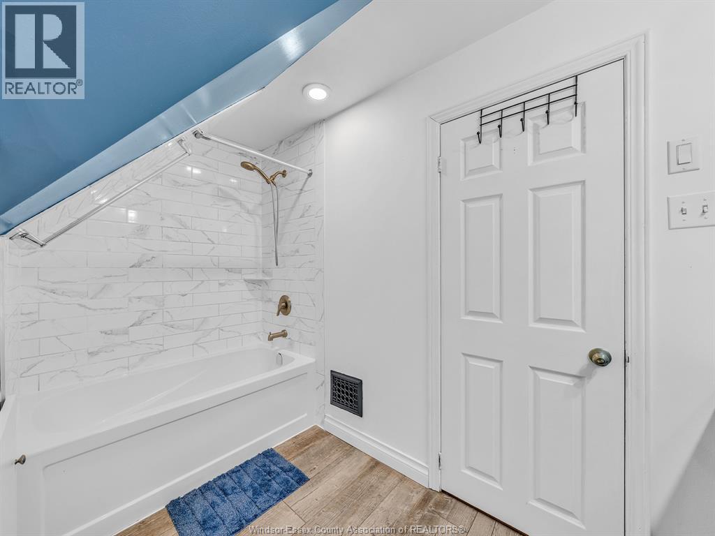 894 Dougall, Windsor, Ontario  N9A 4R1 - Photo 11 - 26000437