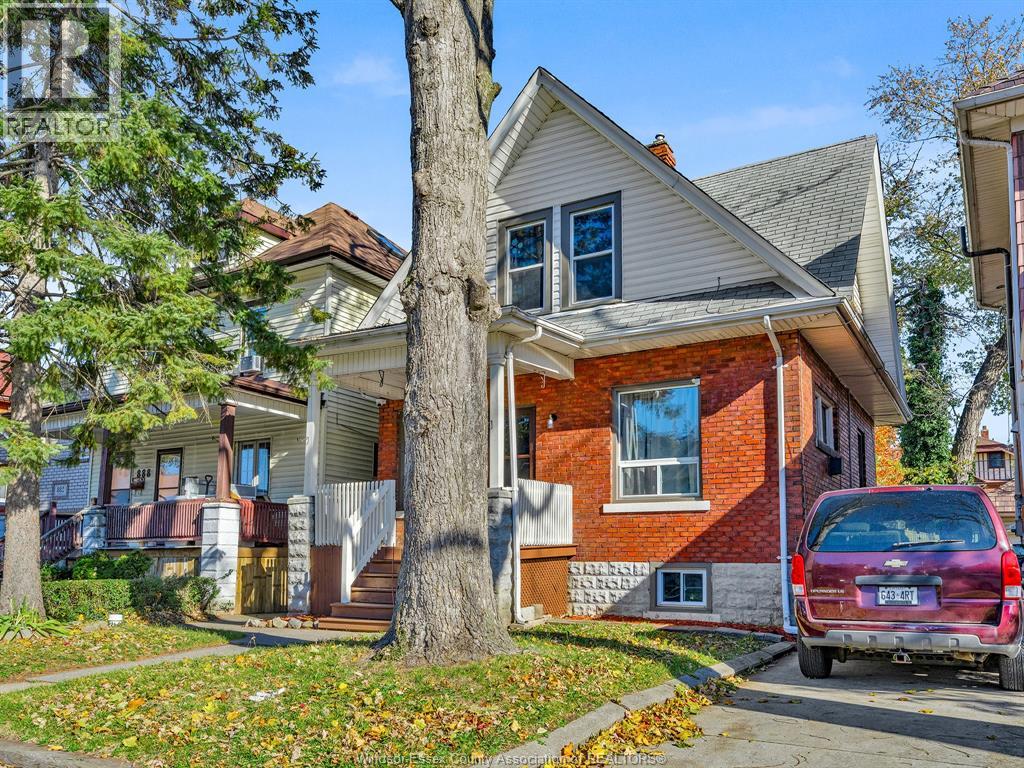 894 Dougall, Windsor, Ontario  N9A 4R1 - Photo 2 - 26000437