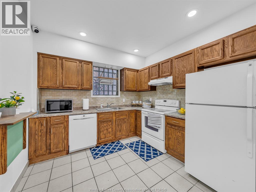 894 Dougall, Windsor, Ontario  N9A 4R1 - Photo 25 - 26000437