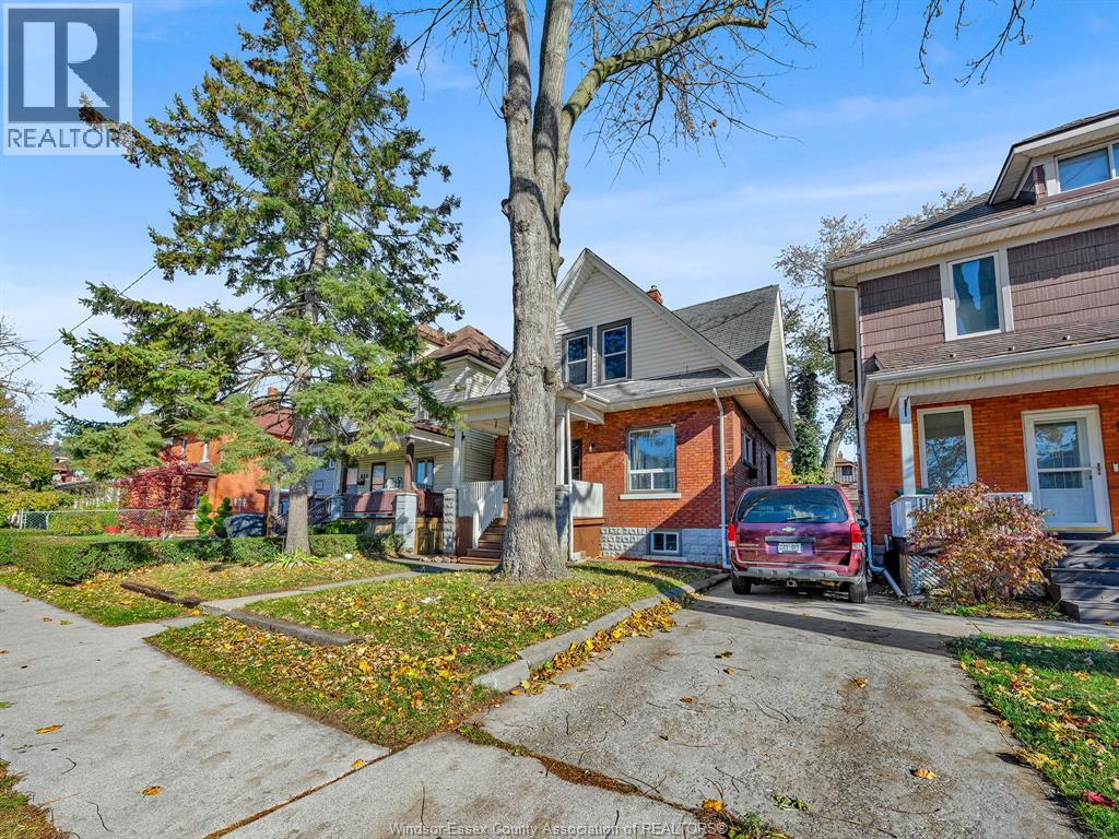 894 Dougall, Windsor, Ontario  N9A 4R1 - Photo 3 - 26000437
