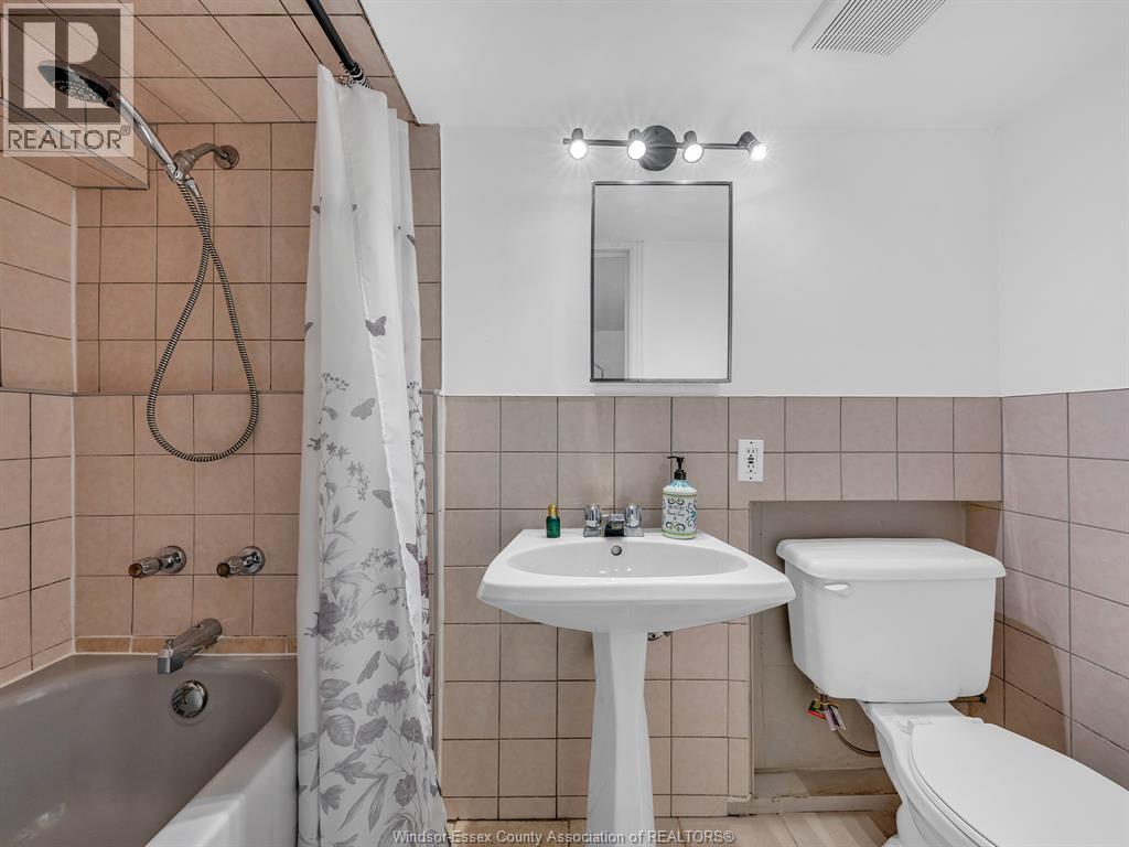 894 Dougall, Windsor, Ontario  N9A 4R1 - Photo 30 - 26000437