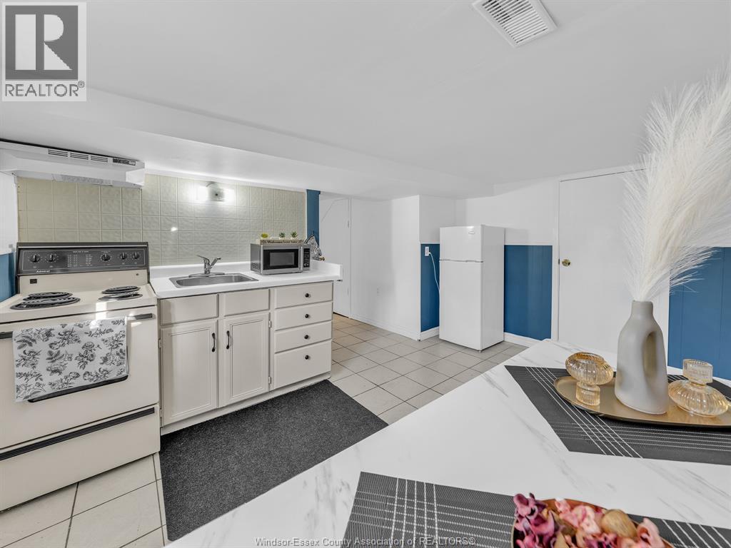 894 Dougall, Windsor, Ontario  N9A 4R1 - Photo 34 - 26000437