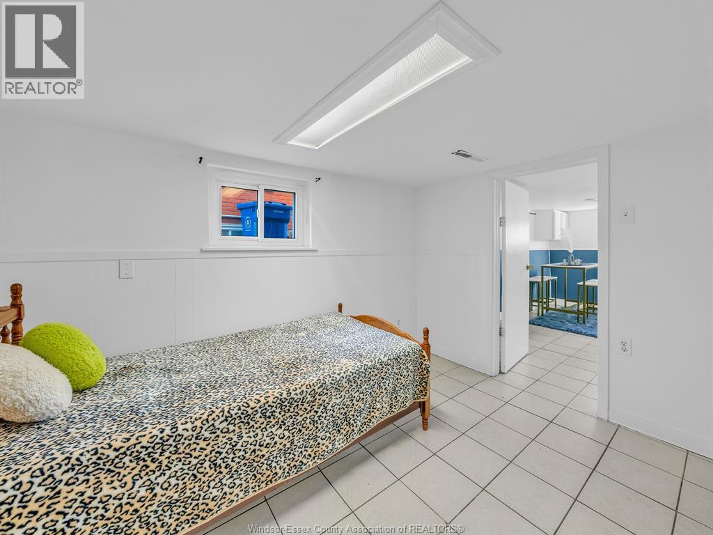 894 Dougall, Windsor, Ontario  N9A 4R1 - Photo 36 - 26000437