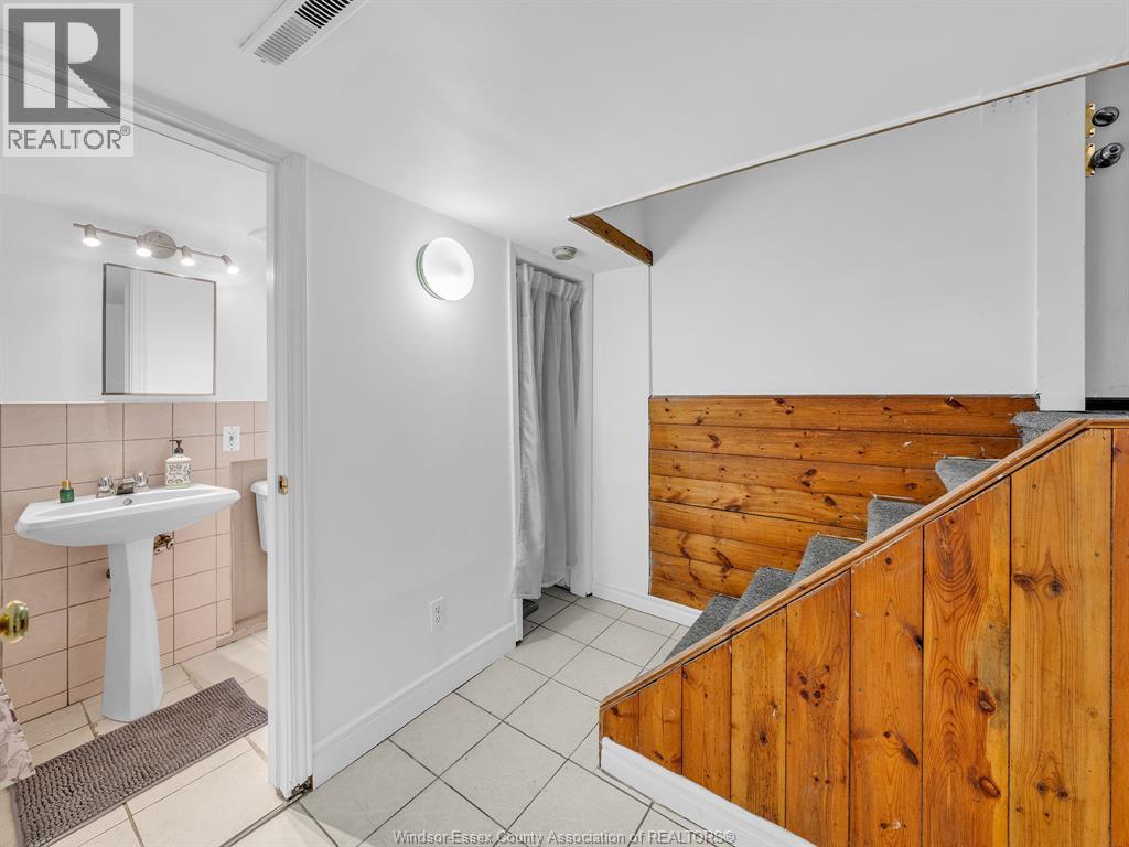 894 Dougall, Windsor, Ontario  N9A 4R1 - Photo 37 - 26000437
