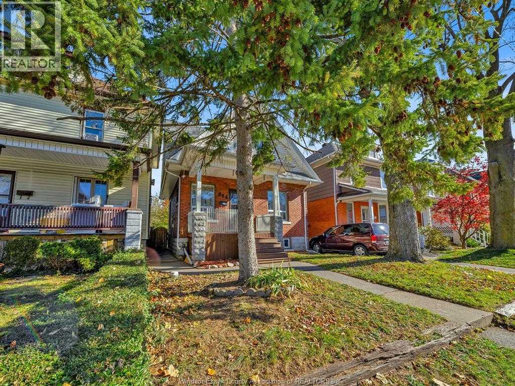 894 Dougall, Windsor, Ontario  N9A 4R1 - Photo 4 - 26000437