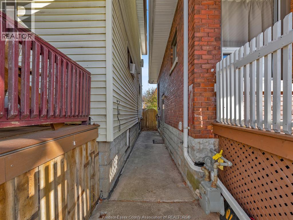 894 Dougall, Windsor, Ontario  N9A 4R1 - Photo 42 - 26000437