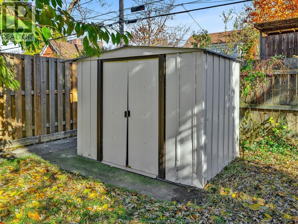 894 Dougall, Windsor, Ontario  N9A 4R1 - Photo 49 - 26000437