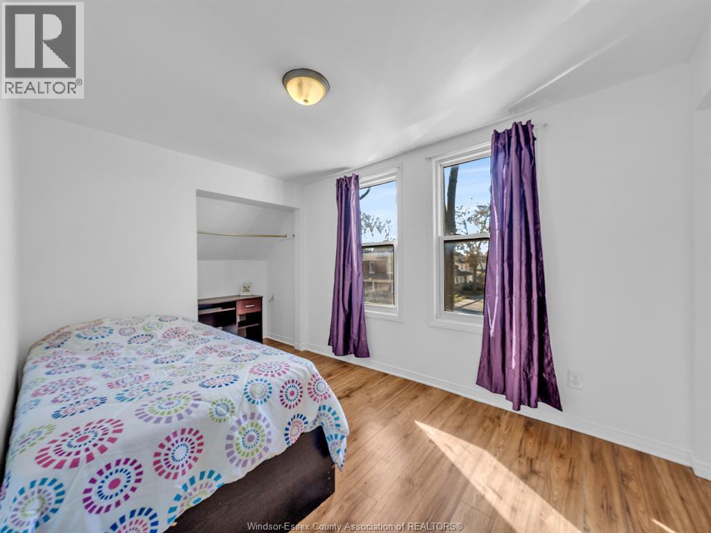 894 Dougall, Windsor, Ontario  N9A 4R1 - Photo 6 - 26000437