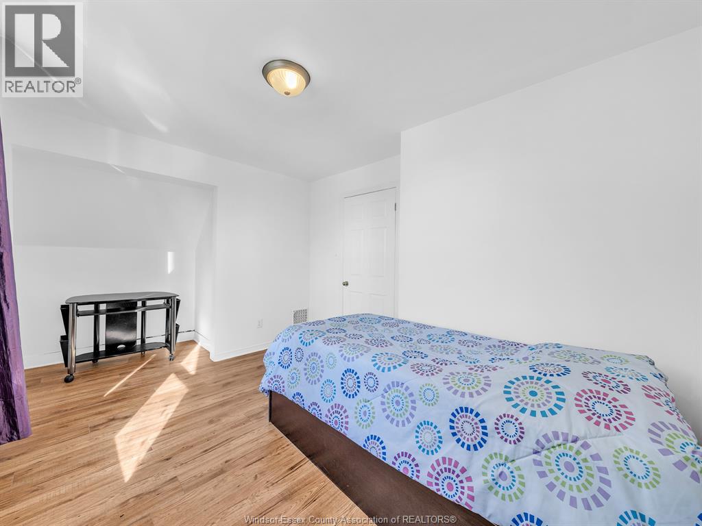 894 Dougall, Windsor, Ontario  N9A 4R1 - Photo 7 - 26000437