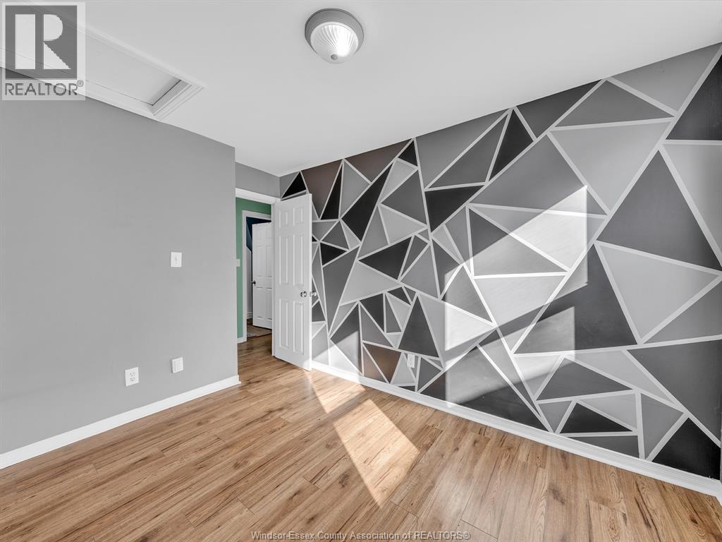 894 Dougall, Windsor, Ontario  N9A 4R1 - Photo 9 - 26000437