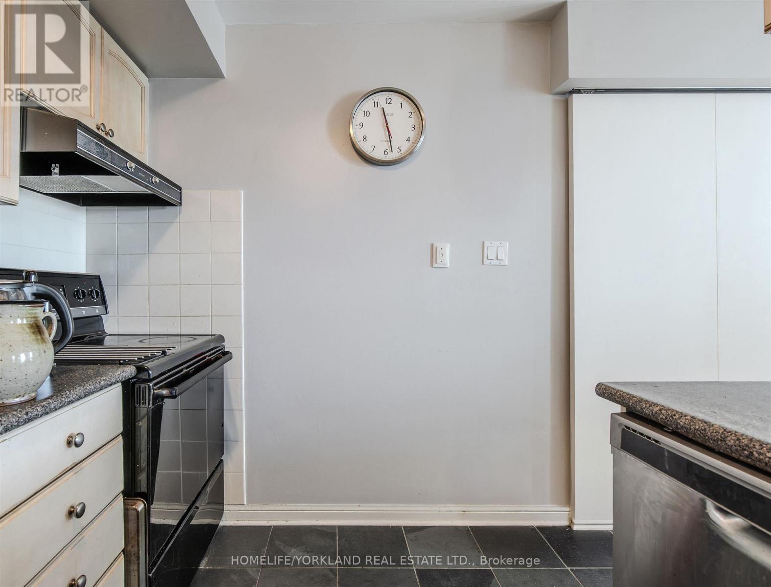 323 - 230 Queens Quay W, Toronto, Ontario  M5J 2Y7 - Photo 15 - C12671454