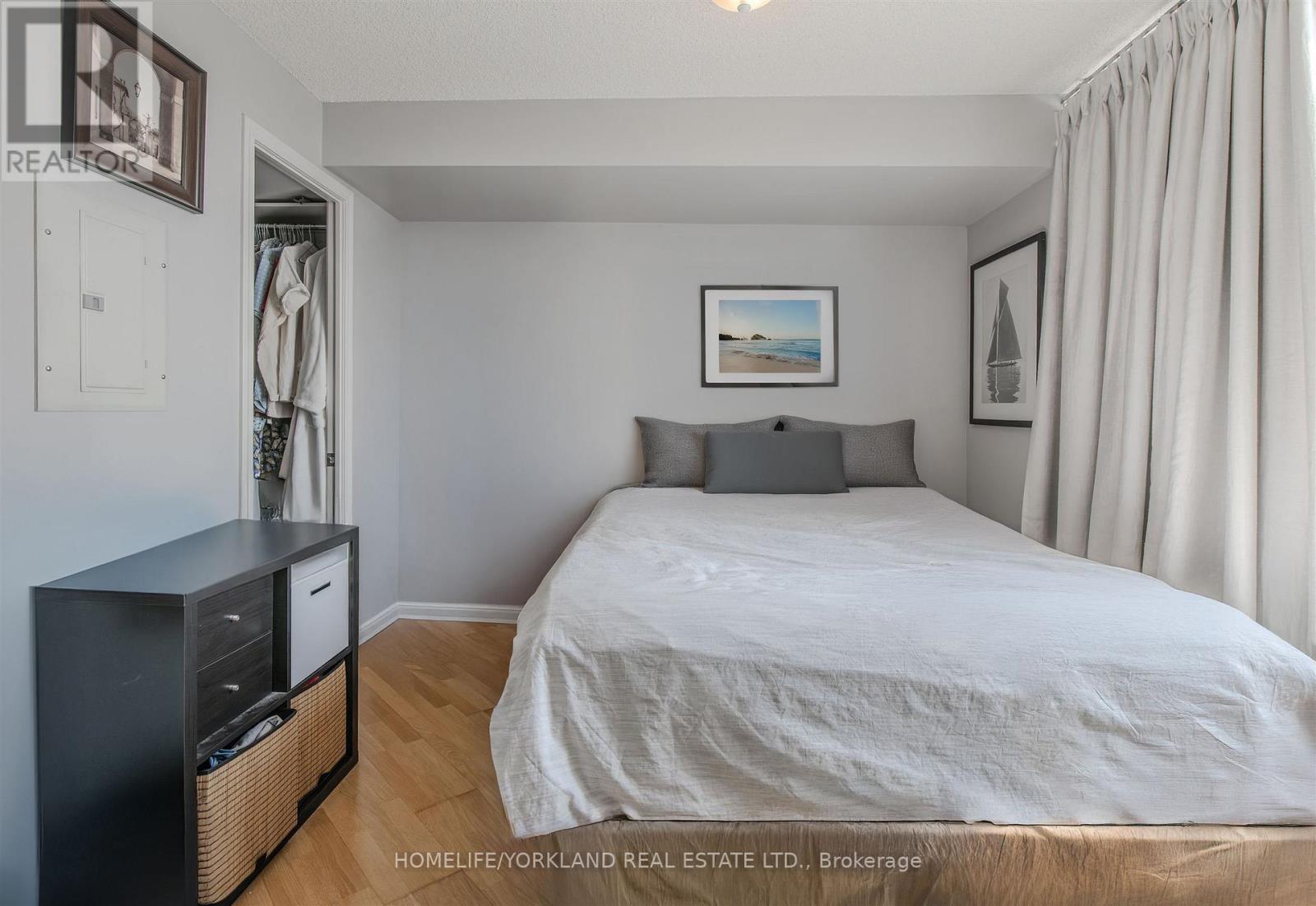 323 - 230 Queens Quay W, Toronto, Ontario  M5J 2Y7 - Photo 16 - C12671454