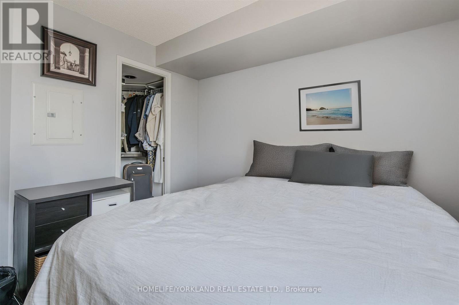323 - 230 Queens Quay W, Toronto, Ontario  M5J 2Y7 - Photo 17 - C12671454