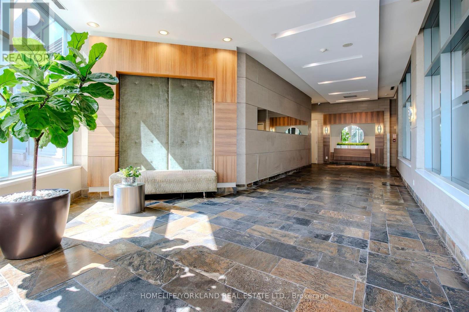 323 - 230 Queens Quay W, Toronto, Ontario  M5J 2Y7 - Photo 4 - C12671454