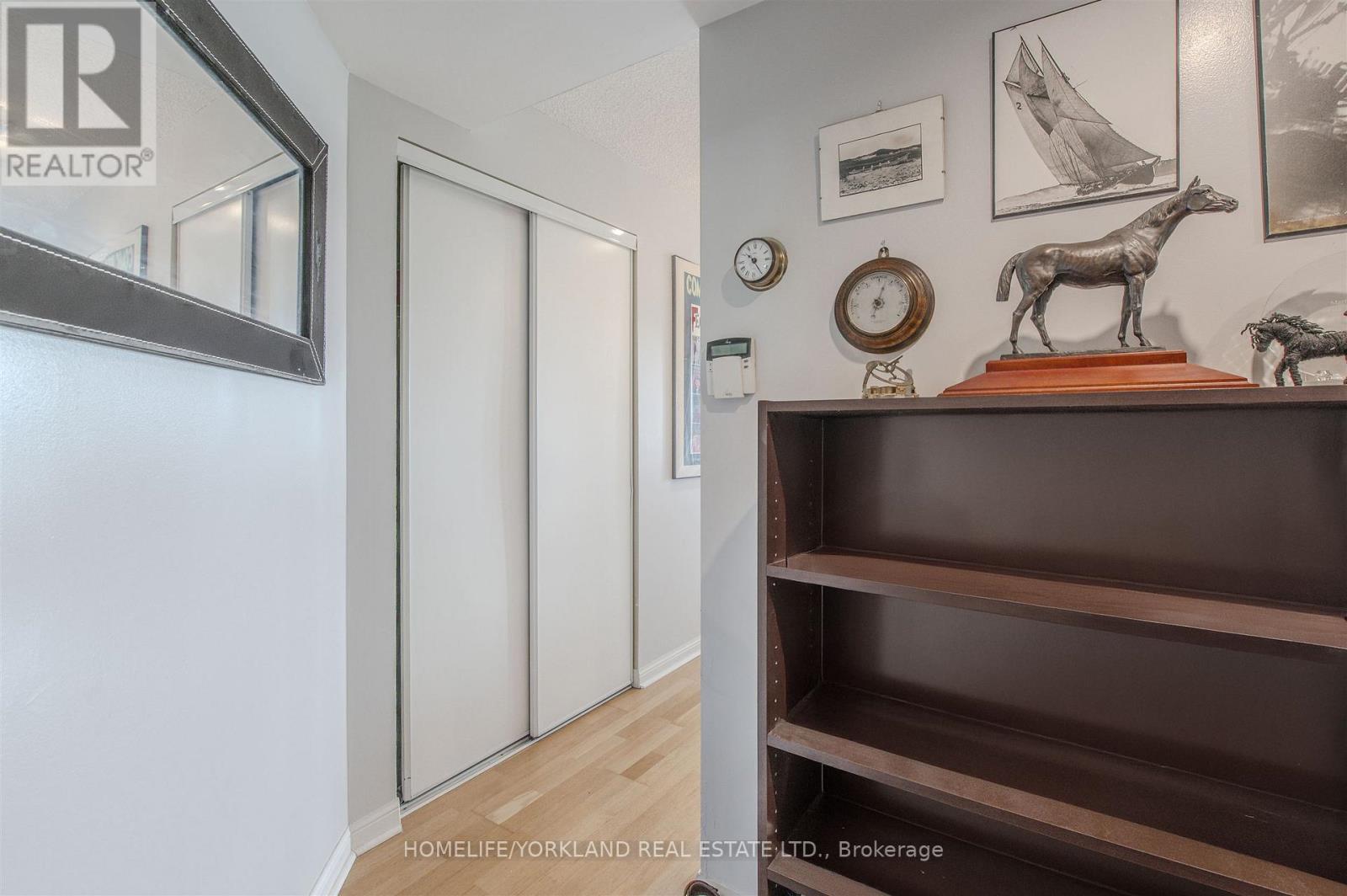 323 - 230 Queens Quay W, Toronto, Ontario  M5J 2Y7 - Photo 5 - C12671454