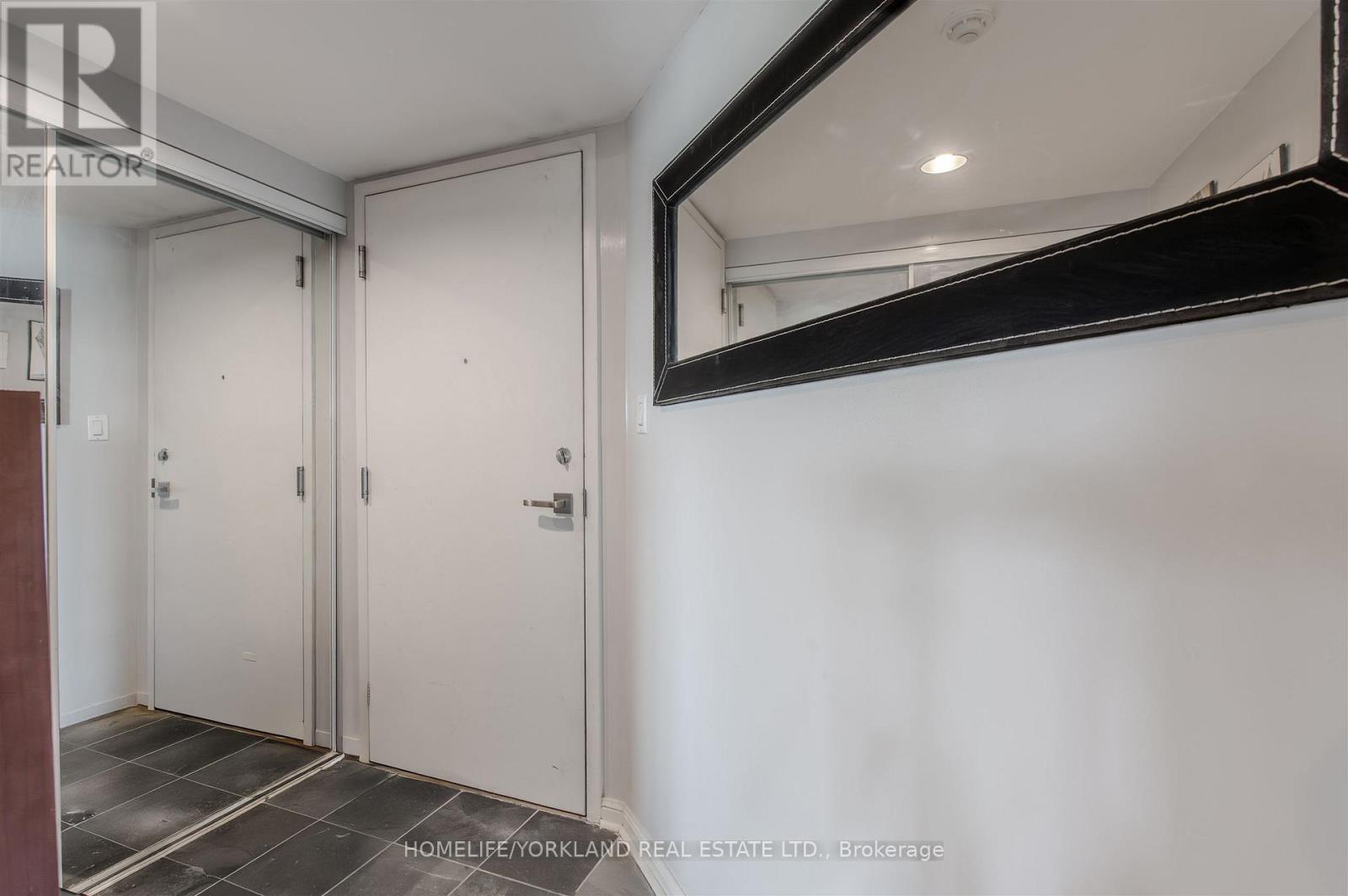 323 - 230 Queens Quay W, Toronto, Ontario  M5J 2Y7 - Photo 6 - C12671454