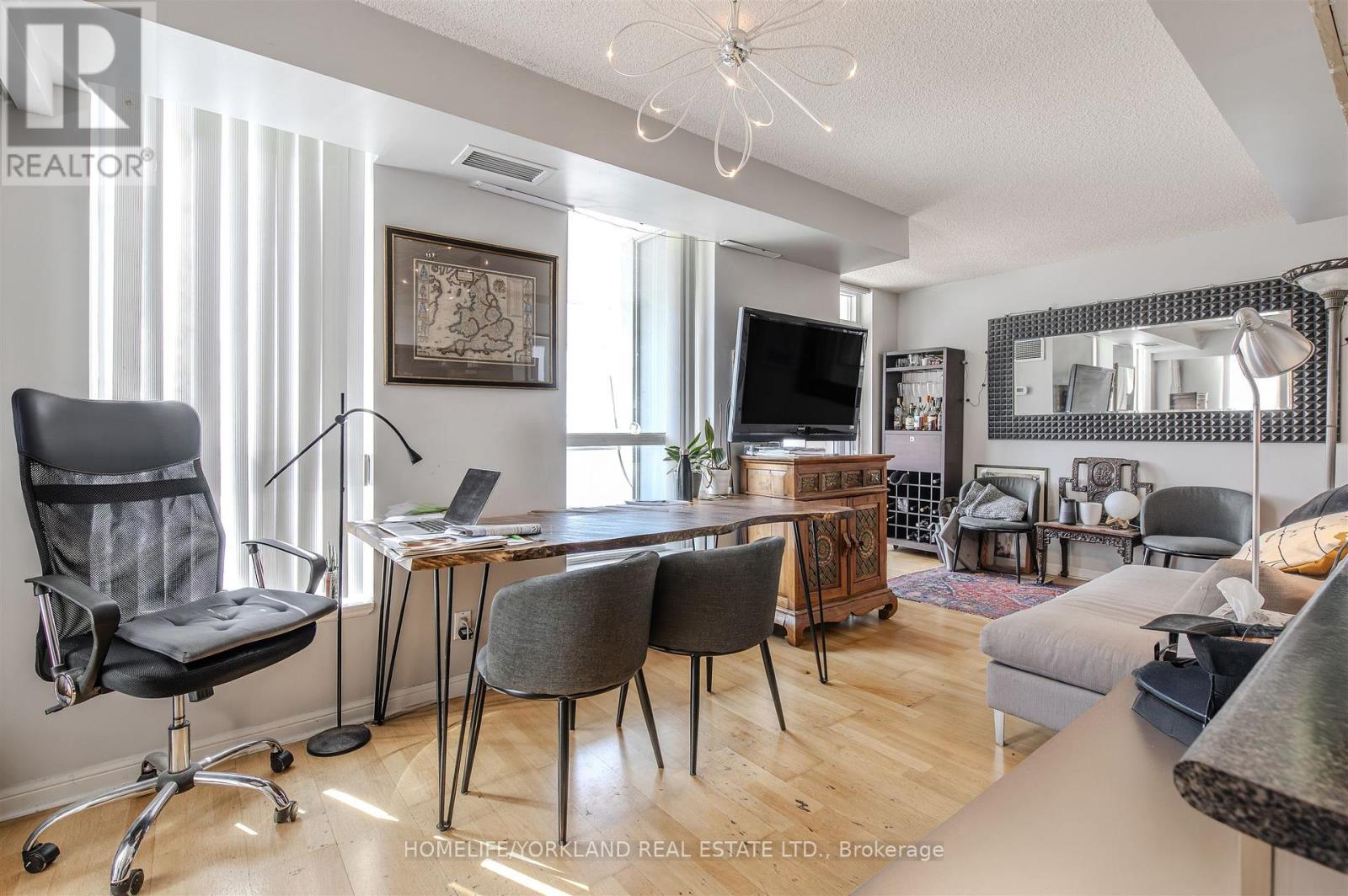 323 - 230 Queens Quay W, Toronto, Ontario  M5J 2Y7 - Photo 8 - C12671454