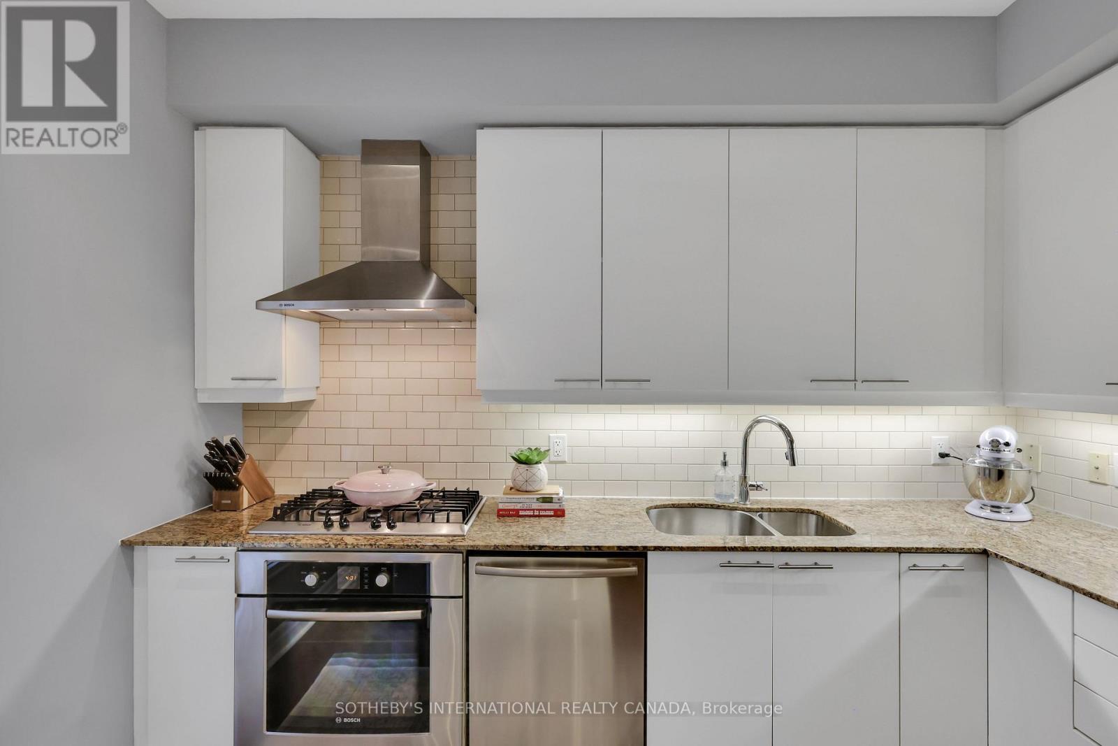 45 Pleasant Boulevard, Toronto, Ontario  M4T 1K2 - Photo 18 - C12671518