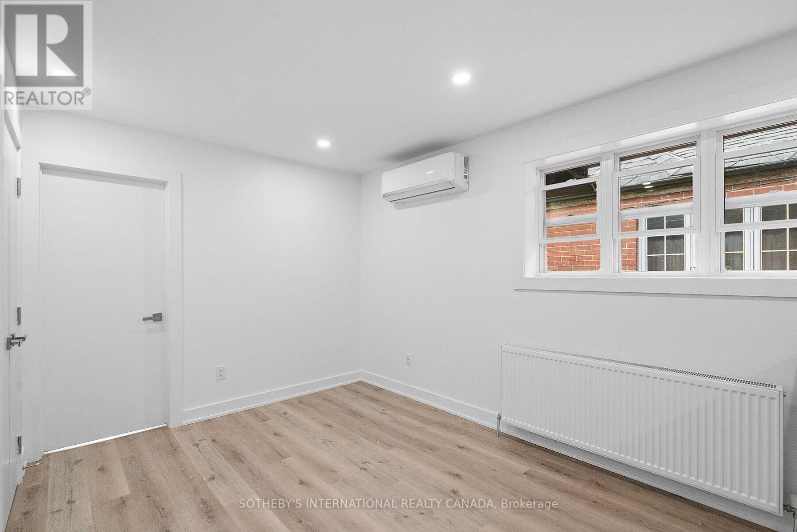 Upper - 28 Strathgowan Avenue, Toronto, Ontario  M4N 1B9 - Photo 12 - C12671526