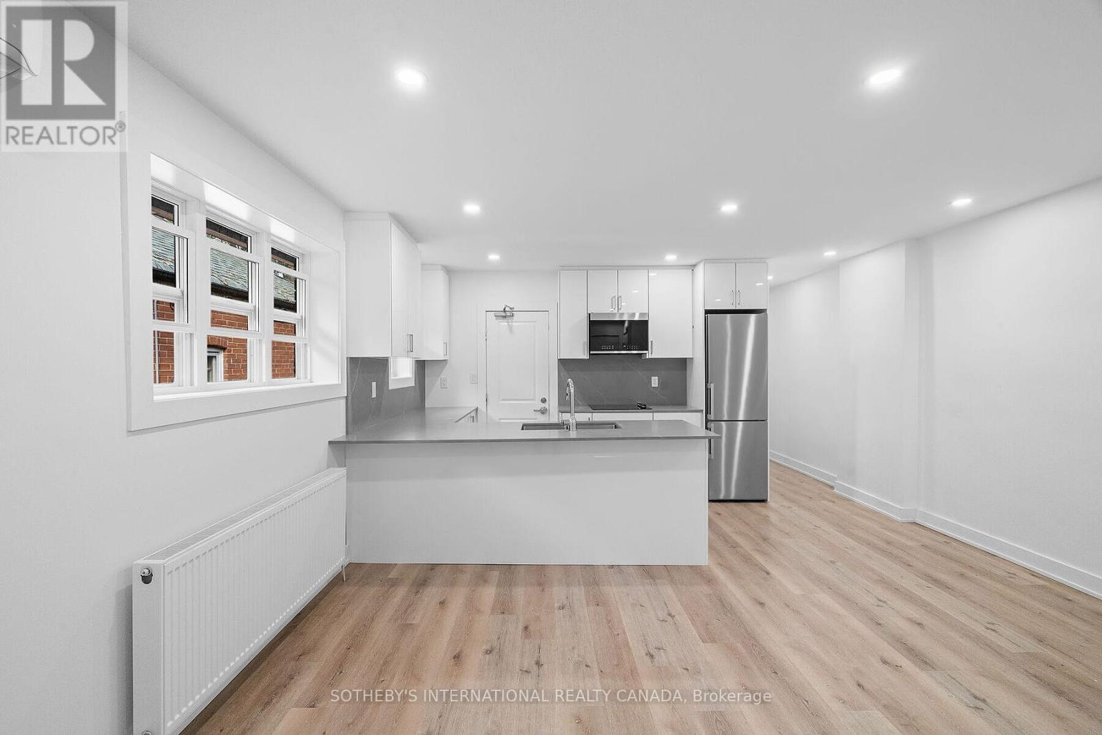 Upper - 28 Strathgowan Avenue, Toronto, Ontario  M4N 1B9 - Photo 14 - C12671526