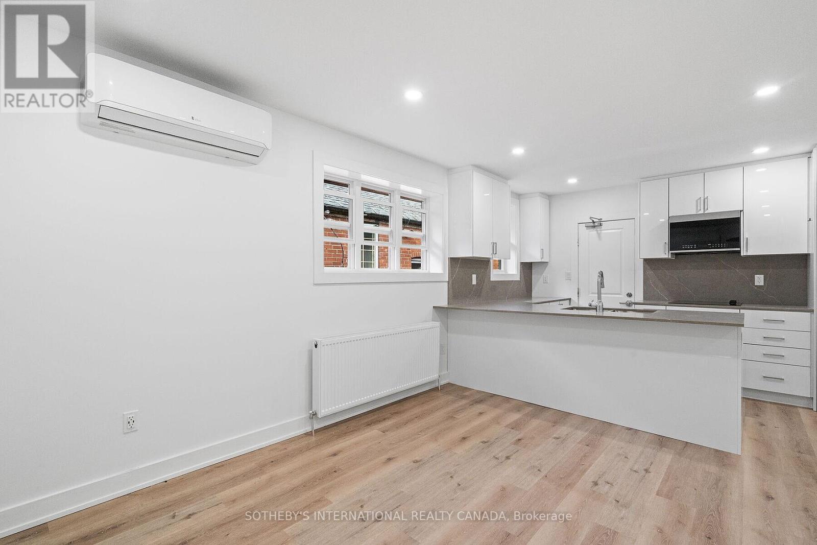 Upper - 28 Strathgowan Avenue, Toronto, Ontario  M4N 1B9 - Photo 15 - C12671526