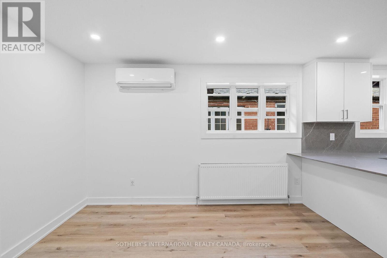 Upper - 28 Strathgowan Avenue, Toronto, Ontario  M4N 1B9 - Photo 16 - C12671526